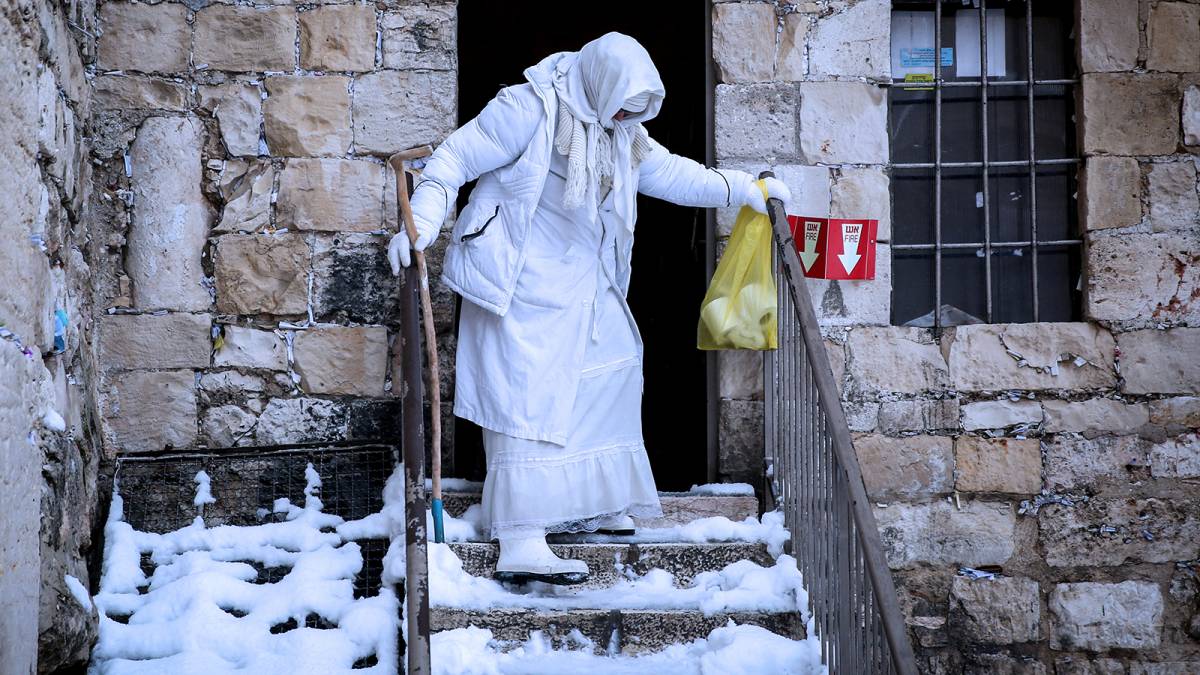 Low-income pensioners are vulnerable to cold weather (Photograph: Flash90)