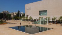 תאטרון הבימה. צילום: Meireliel, מתוך ויקיפדיה