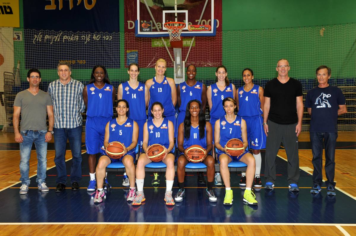 קבוצת כדורסל נשים 'בנות הרצליה'. photo: wikimedia, Grmali