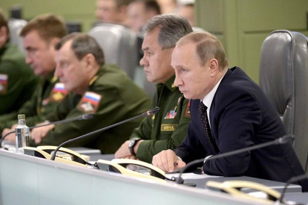פוטין בפגישה על מעורבות צבא רוסיה בסוריה (צילום: סוכנות העיתונות הרוסית)