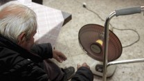 ניצול שואה בביתו., למצולם אין קשר לכתבה צילום: פלאש 90 / אדי ישראל. ארכיון.