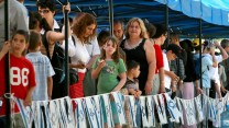 ישראלים בתור, ארכיון. צילום: פלאש 90 / אוליבר פיטוסי.