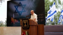 שר הביטחון בנאום בטקס 'נצר אחרון' צילום: דבר ראשון