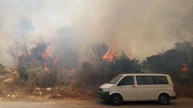 שריפה בחיפה שאיימה לכלות ישיבה(צילום: דוברות כיבוי אש והצלה מחוז חוף)