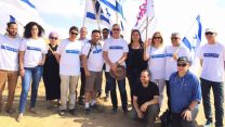 הרמטכ"ל לשעבר בני גנץ ונציגות נעמת בצעדת השיוויון. צילום: יניב אפוטה.