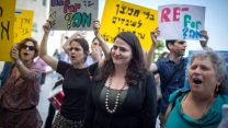 מיכל בירן בהפגנה נגד רפורמה בבריאות הנפש - יולי 2015. צילום: הדס פרוש / פלאש 90.