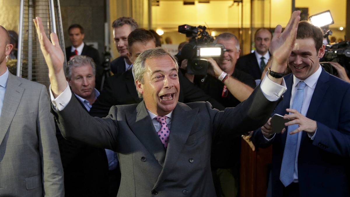 ניגל פאראג - מנהיג UKIP, עם השמע התוצאות הלא סופיות צילום: סוכנות AP.