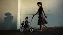 אם ותינוקת. למצולמות אין קשר לכתבה. צילום: משה שי / פלאש 90