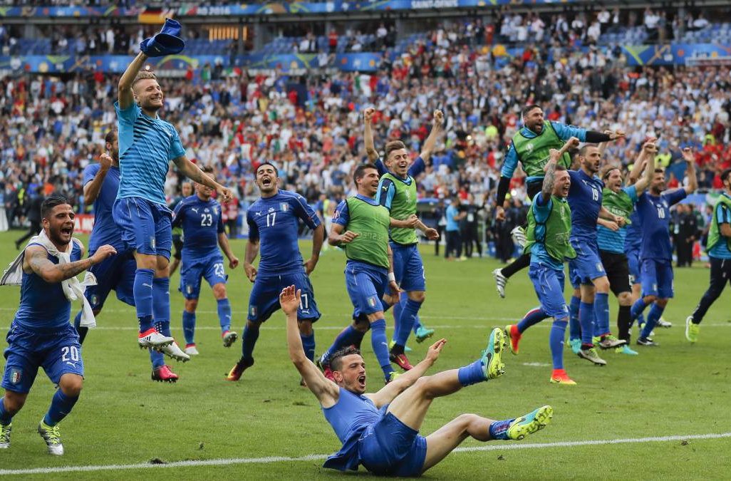 שחקני נבחרת איטליה חוגגים את הניצחון. צילום: סוכנות AP.