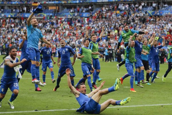 שחקני נבחרת איטליה חוגגים את הניצחון. צילום: סוכנות AP.