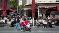 סועדים בבית קפה, רחוב יפו, ירושלים צילום ארכיון: פלאש 90 / נתי שוחט.