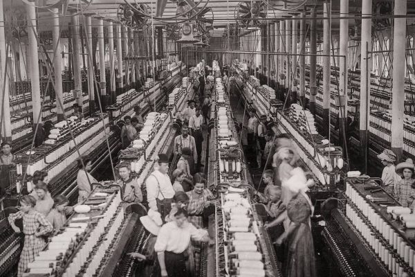מפעל כותנה בתחילת המאה ב-20. מתוך ויקיפדיה.