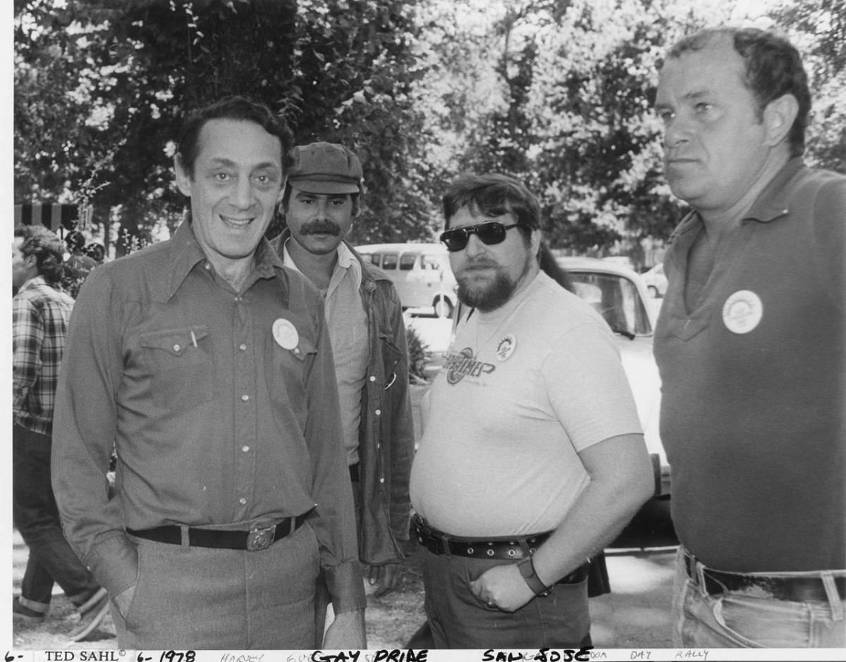 הארווי מילק (משמאל) , במצעד הגאווה , יוני 1978 סן חוזה. צילום: King Library Digital Collections