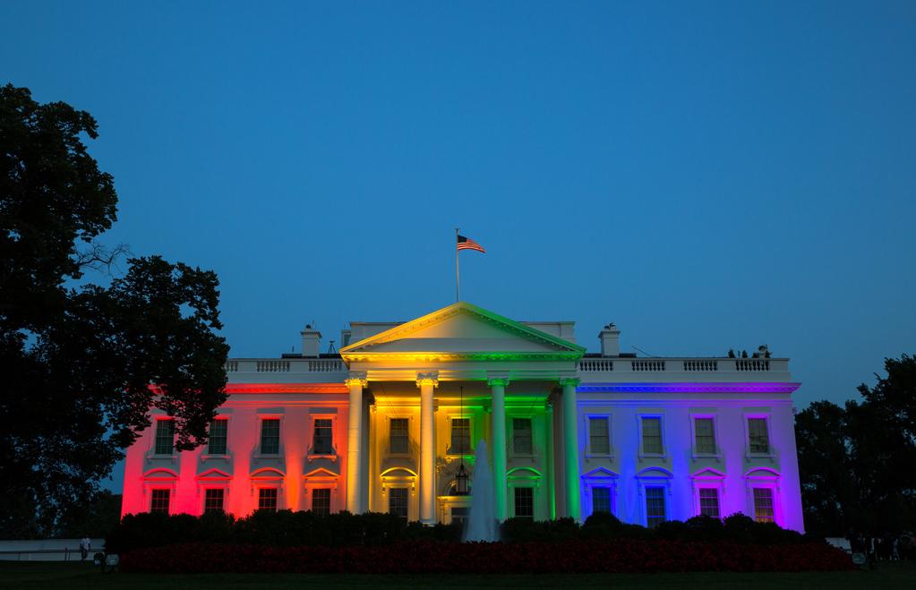 הבית הלבן ביום הכרזת החוק המתיר נישואים חד-מיניים. צילום: צלם הבית הלבן, מתוך ויקיפדיה.