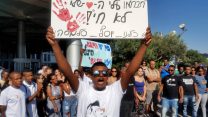 מחאת העדה האתיופית כנגד אלימות וגזענות, עזריאלי יולי 2016. ארכיון. צילום:דבר ראשון