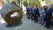 הנישא ריבלין ורעיתו בעת האנדרטה בבולגריה. צילום: חיים צח / לע"מ