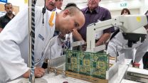 שר החינוך בסיור בתעשייה הבטחונית הישראלית. מהארכיון. (צילום: פלאש 90)