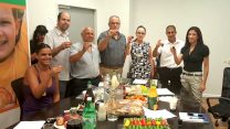 חתימה על הסכם קיבוצי ל-1,600 עובדי בזק אונליין יולי 2016. צילום באדיבות דוברות ההסתדרות.