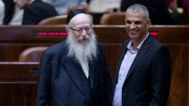 שר האוצר משה כחלון (מימין) ושר הבריאות יעקב ליצמן. צילום ארכיון: יונתן זינדל / פלאש 90