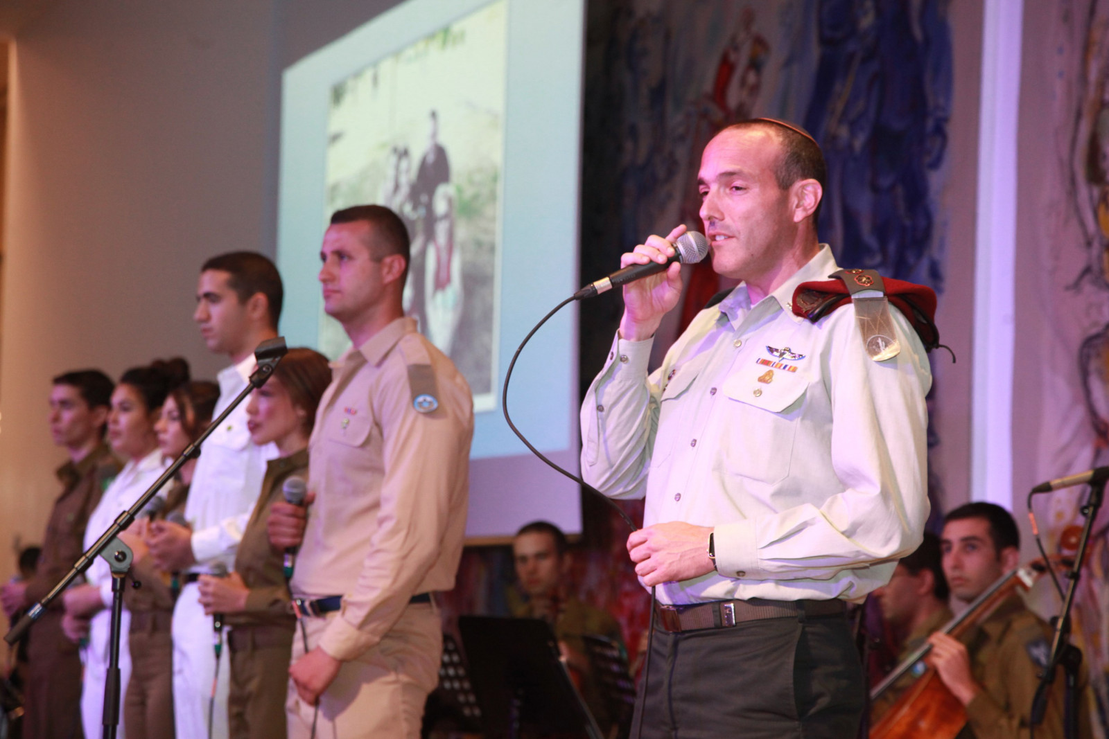 החזן הצבאי הראשי סא"ל שי אברמסון באירוע ציון עשור ללבנון השנייה במשכן הכנסת. צילום: יצחק הררי, דוברות הכנסת