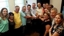 הסכם קיבוצי ראשון בחברת נגב קרמיקה. מעמד החתימה. צילום: באדיבות דוברות ההסתדרות.