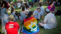 ארכיון. צילום: מרים אלסטר / פלאש 90.
housands of people march during the annual Gay Pride parade at a main street in Jerusalem on July 30, 2015