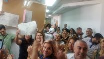 עובדי הנהלת בתי המשפט מפגינים היום (ה') בבית הדין האזורי לעבודה בתל-אביב. צילום: דבר ראשון