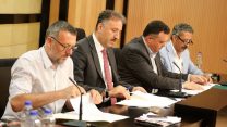 חתימה על הסכם קיבוצי ברשות הפלסטינית. צילום: הטלויזיה הפלסטינית