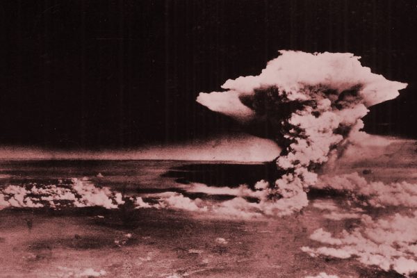 ענן פצצת האטום מעל הירושימה. "שואלים אנשים מה התמונה שעולה להם על סוף האנושות, הרוב יגידו שמה שיש להם בראש זו הפטריה הגרעינית" (צילום: ויקיפדיה)