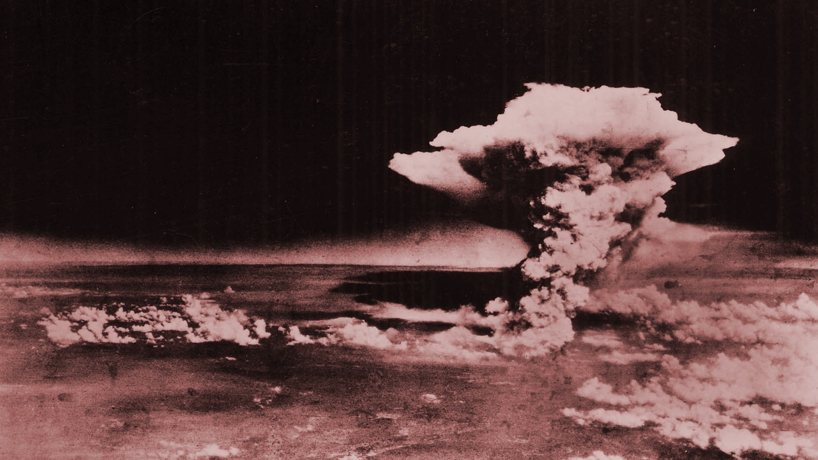 ענן פצצת האטום מעל הירושימה. מתוך ויקיפדיה.