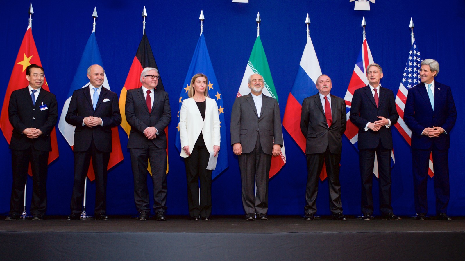 שרי החוץ של ארצות הברית, הממלכה המאוחדת, איראן, האיחוד האירופי, גרמניה, צרפת וסין, במע; מד ההכרזה על קבלת ההסכם בווינה, אוסטריה, 14 ביולי 2015. Photo: United States Department of State