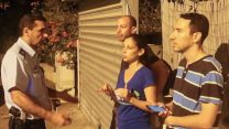 ליהי שחר במשמרת המחאה. צילום מסך מתוך סרטון מאת: יאיר גיל / youtube