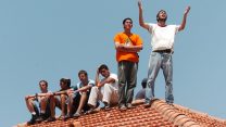 צעירים בהתנתקות (צילום: נתי שוחט / פלאש 90).