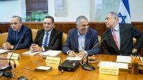 מאשרים את מסגרת תקציב 2018-2017 בישיבת הממשלה. אוגוסט 2016 (צילום: Emil Salman/POOL).