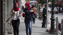 צעירות פלסטיניות הולכות בשדרת הקניות המרכזית ברמאללה (צילום ארכיון: הדס פרוש \ פלאש 90).