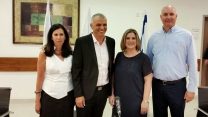 שר האוצר משה כחלון בפגישה עם קרנות הפנסיה הזוכות  (צילום: דוברות משרד האוצר).