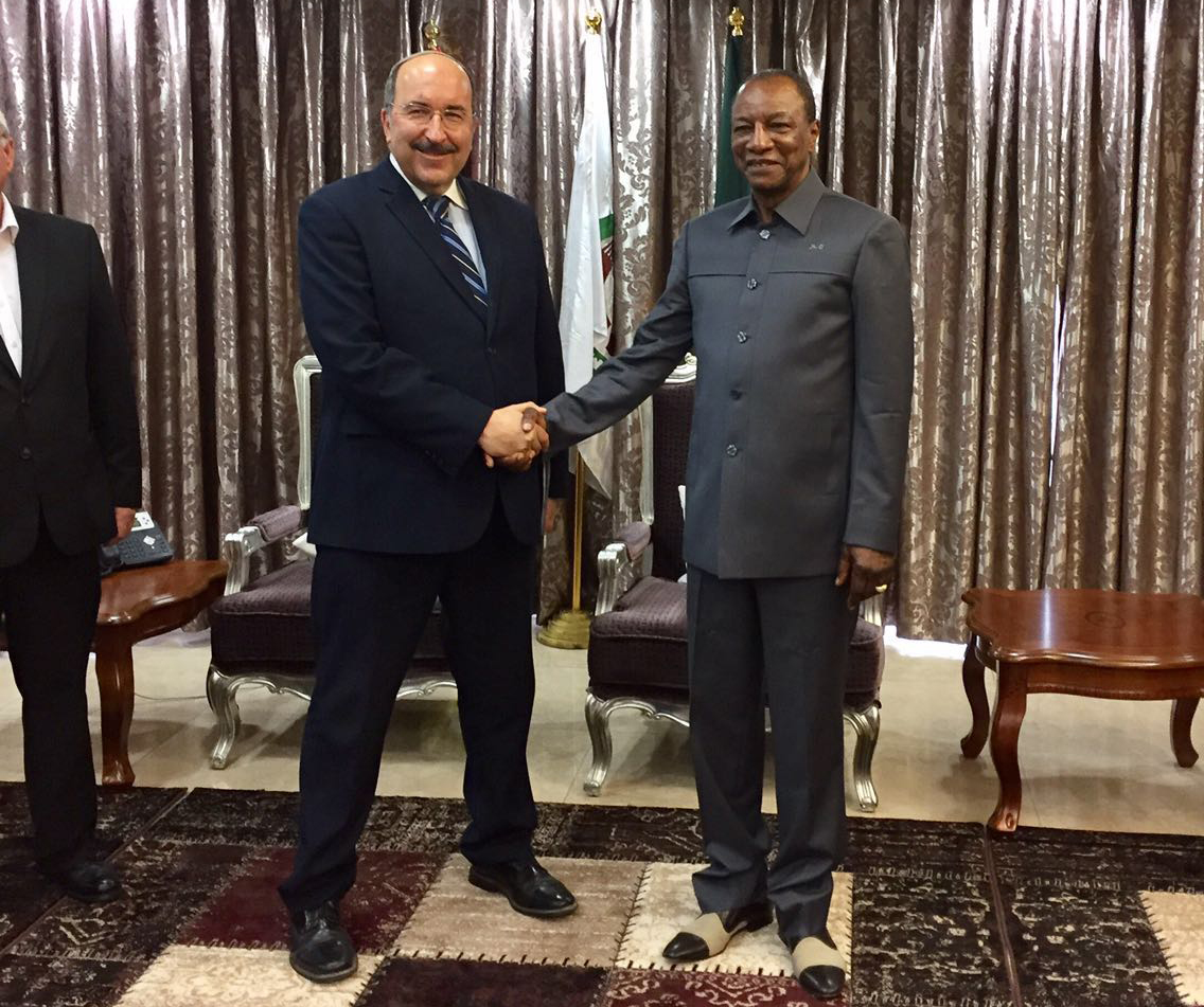 נשיא גיניאה ומנכל משה׳ח דורי גולד (צילום: משרד החוץ).