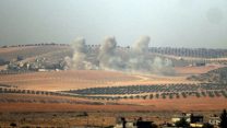 עשן מיתמר בצד הסורי לאחר ההתקפה של טורקיה, ארכיון (צילום: AP).