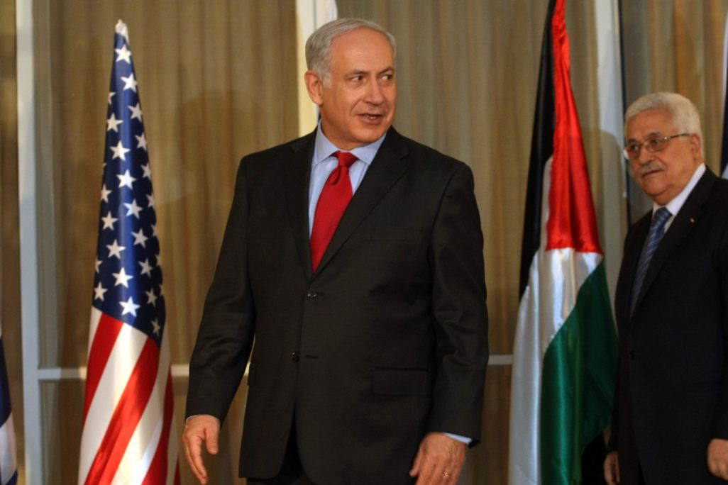 רש הממשלה בנימין נתניהו ונשיא הרשות הפלסטינית אבו מאזן. אוגוסט 2016 צילום: פלאש90