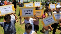 הפגנת ילדים מהמגזר הדרוזי מול משכן הכנסת כנגד קיצוץ בתקציב החינוך למגזר הדרוזי (צילום ארכיון: קובי גדעון / פלאש 90).