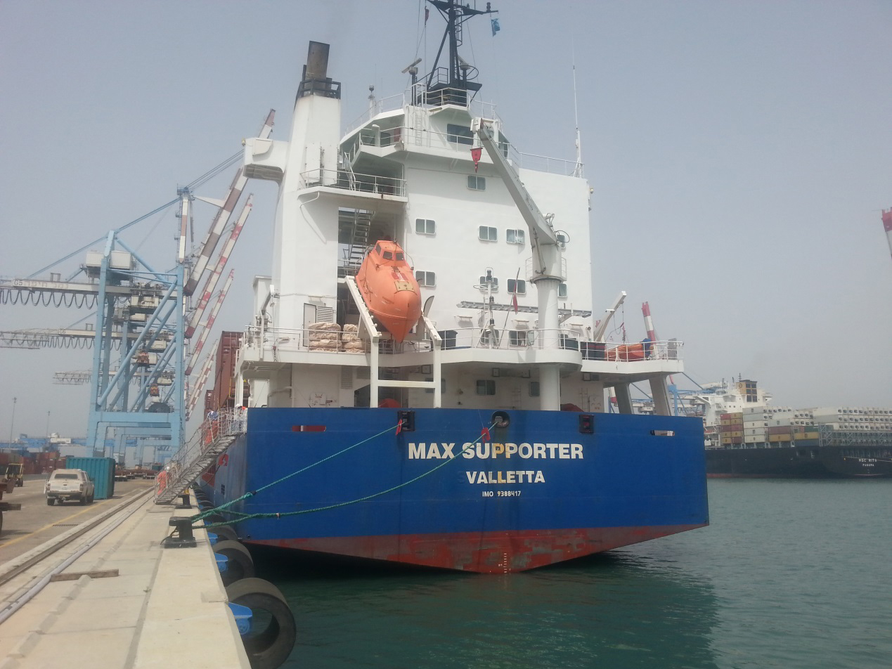 האוניה MAX SUPPORTER שנמצאה מזרימה מי ביוב (צילום: ניר לוינסקי, מנהל תחנת צפון, יחידה ארצית להגנת הסביבה הימית).