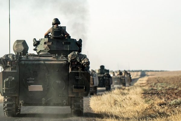 כוחות טורקיים בדרכם לסוריה (צילום: סוכנות AP).