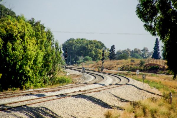 מסילת רכבת (צילום: אורן פלס / ויקיפיקי).