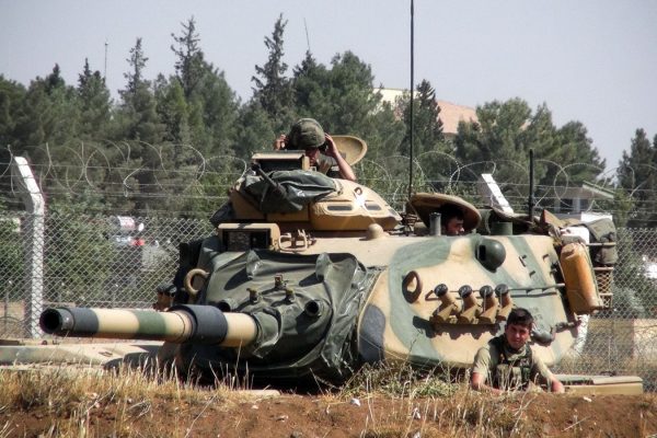 טנק טורקי בגבול סוריה ב-3/9/2016 (צילום: סוכנות AP).