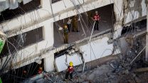 כוחות חילוץ פועלים בחניון שקרס ברמת החייל (צילום: מרים אלסטר / פלאש 90)