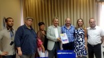 מימין: עו"ד קובי טריפטו מנכ"ל ההסתדרות, מנהלת המחלקה לקשרים בינלאומיים אביטל שפירא, יו"ר ההסתדרות אבי ניסנקורן, יו"ר ה-ÖGB אריך פוגלר, סגנית יו"ר ה-ÖGB וחברת הפרלמנט האוסטרי רנט אנדרל, מזכיר חטיבת הקשרים הבינלאומיים ב-ÖGB מרכוס שטרוהמייר, ויו"ר החטיבה הצעירה של הארגון סטפן ברטל (צילום: דבר ראשון).