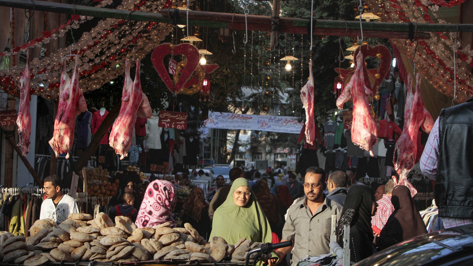 שוק בקהיר לרגל חג הקורבן (צילום ארכיון: סוכנות AP).