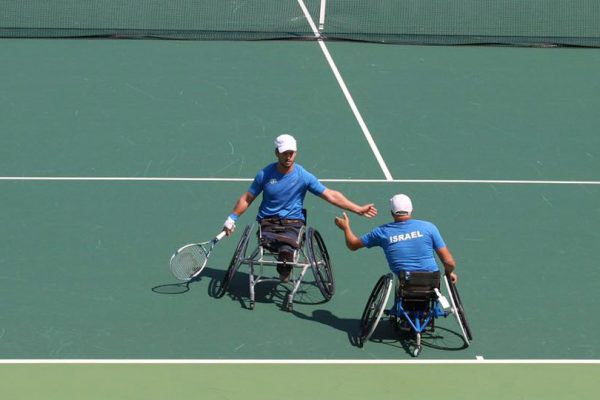 שרגא וינברג ואיתי ארנליב, טניס בכסאות גלגלים, בקרב על הארד (צילום: באדיבות ההתאחדות לספורט נכים).