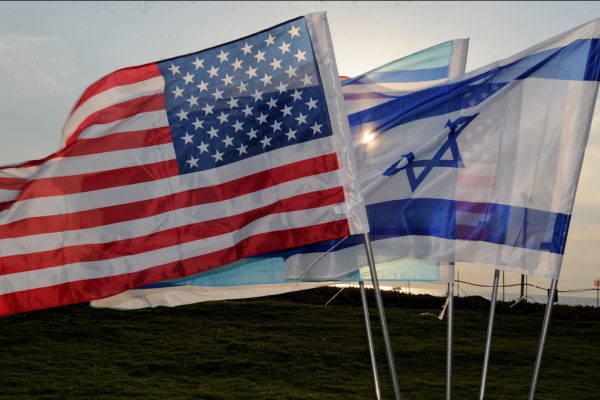 דגלי ארה"ב וישראל (צילום:Maj Stephanie Addison, ויקימדיה קומונס).