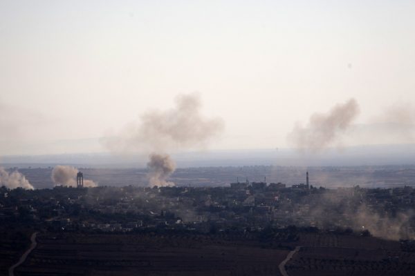 הלחימה בסוריה כפי שנצפתה מרמת הגולן (צילום: אריאל שליט / סוכנות AP).